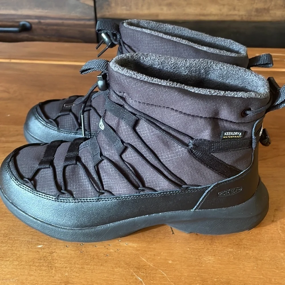 Keen NWT UNEEK SNK Chukka Boots Size 8.5